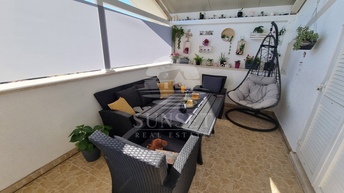 ZONA ROVIGNO – APPARTAMENTO CON AMPIA TERRAZZA E DUE POSTI AUTO