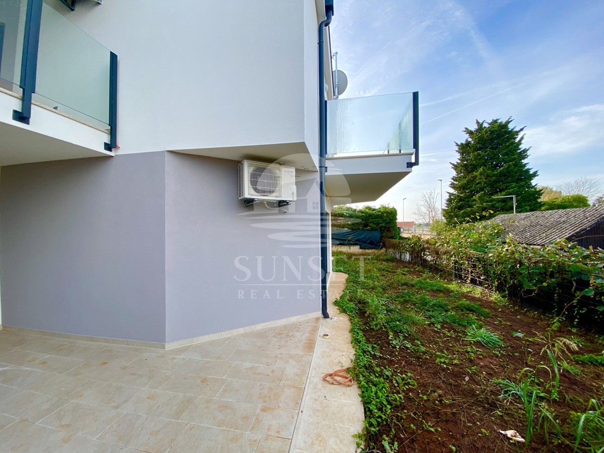 NELLE VICINANZE DI UMAGO, NUOVA COSTRUZIONE! BELLISSIMO APPARTAMENTO AL PIANO TERRA IN UNA POSIZIONE ECCELLENTE, A SOLI 400 METRI DAL MARE