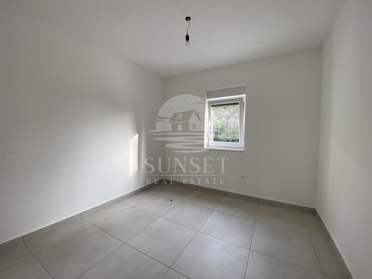 NELLE VICINANZE DI UMAGO, NUOVA COSTRUZIONE! BELLISSIMO APPARTAMENTO AL PIANO TERRA IN UNA POSIZIONE ECCELLENTE, A SOLI 400 METRI DAL MARE