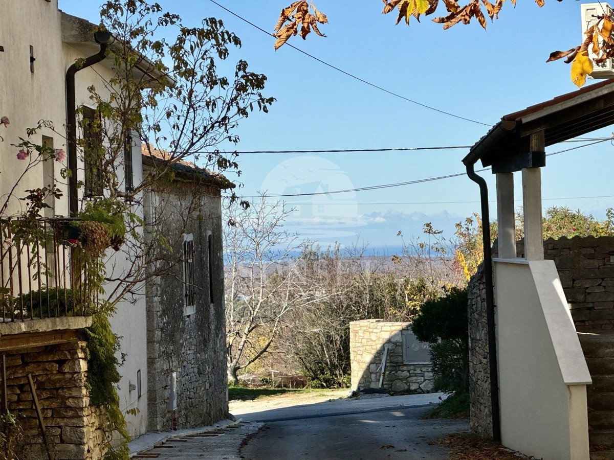 DINTORNI DI BUJE - CASA IN PIETRA TRADIZIONALE DA RISTRUTTURARE