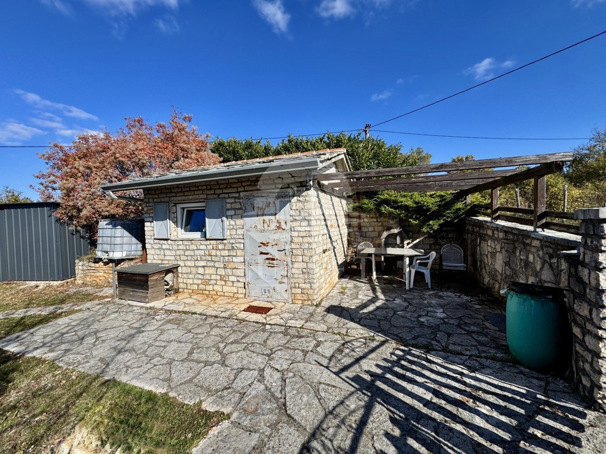 AFFASCINANTE CASA PER IL FINE SETTIMANA CON VISTA SU OPRTALJ – PACE, ULIVI E ATMOSFERA ISTRIANA