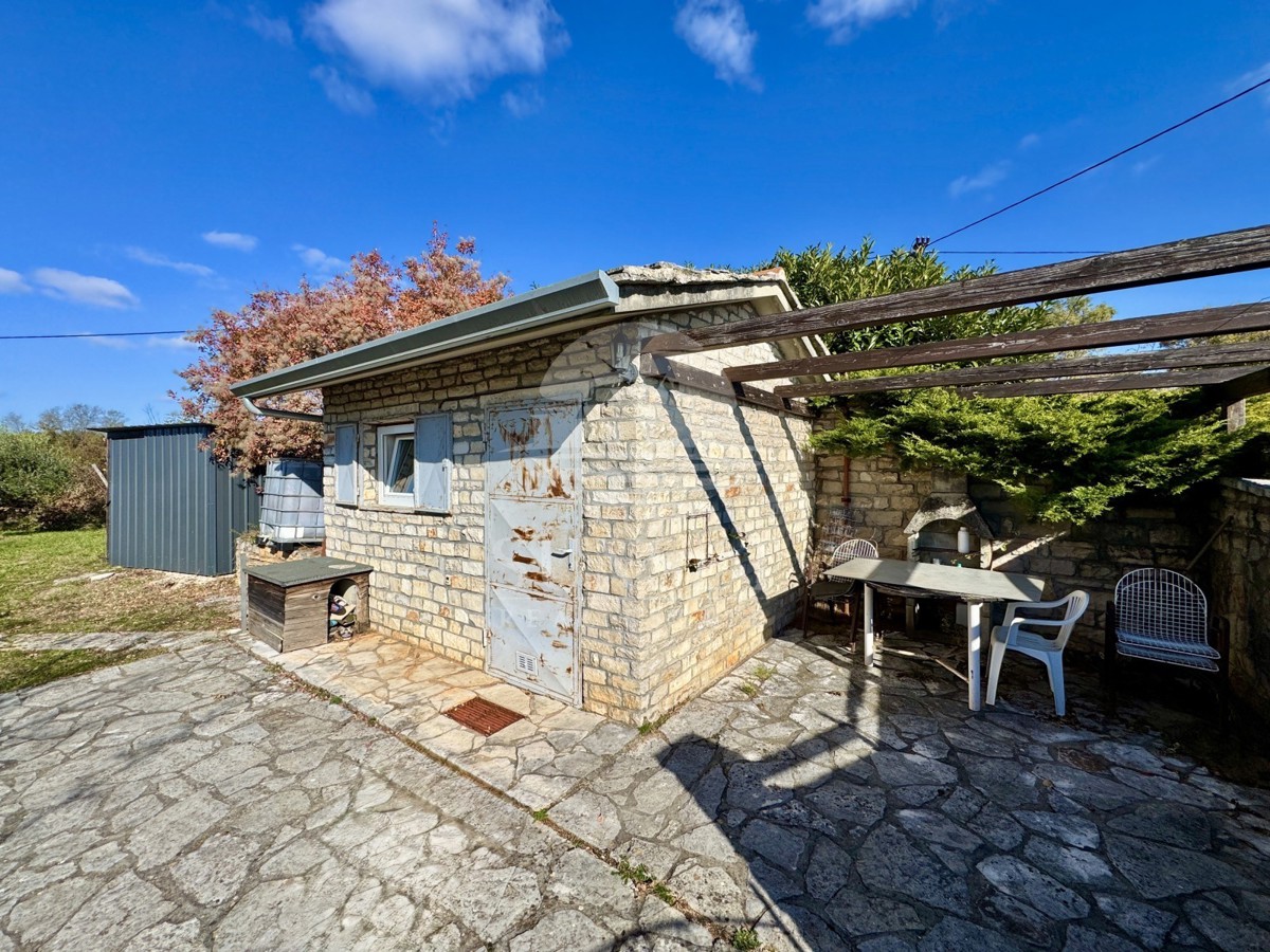 AFFASCINANTE CASA PER IL FINE SETTIMANA CON VISTA SU OPRTALJ – PACE, ULIVI E ATMOSFERA ISTRIANA