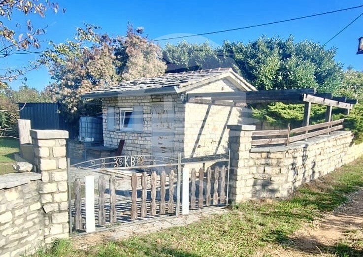 AFFASCINANTE CASA PER IL FINE SETTIMANA CON VISTA SU OPRTALJ – PACE, ULIVI E ATMOSFERA ISTRIANA