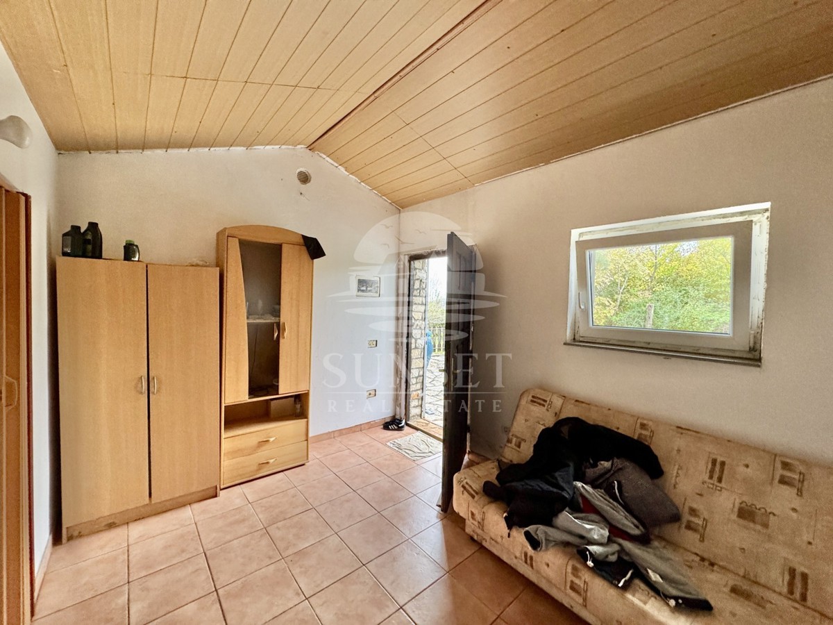 AFFASCINANTE CASA PER IL FINE SETTIMANA CON VISTA SU OPRTALJ – PACE, ULIVI E ATMOSFERA ISTRIANA