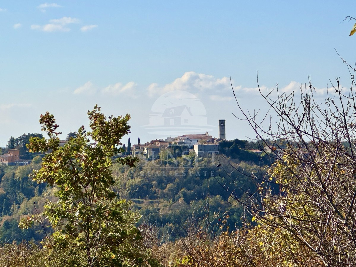 AFFASCINANTE CASA PER IL FINE SETTIMANA CON VISTA SU OPRTALJ – PACE, ULIVI E ATMOSFERA ISTRIANA