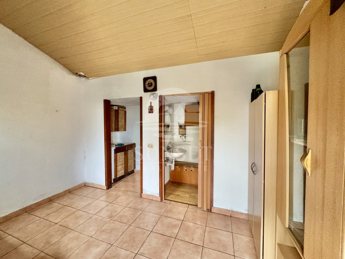 AFFASCINANTE CASA PER IL FINE SETTIMANA CON VISTA SU OPRTALJ – PACE, ULIVI E ATMOSFERA ISTRIANA