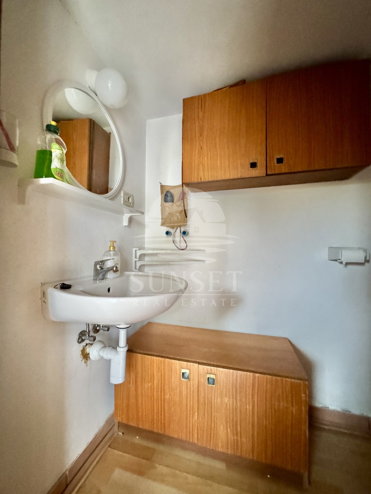 AFFASCINANTE CASA PER IL FINE SETTIMANA CON VISTA SU OPRTALJ – PACE, ULIVI E ATMOSFERA ISTRIANA