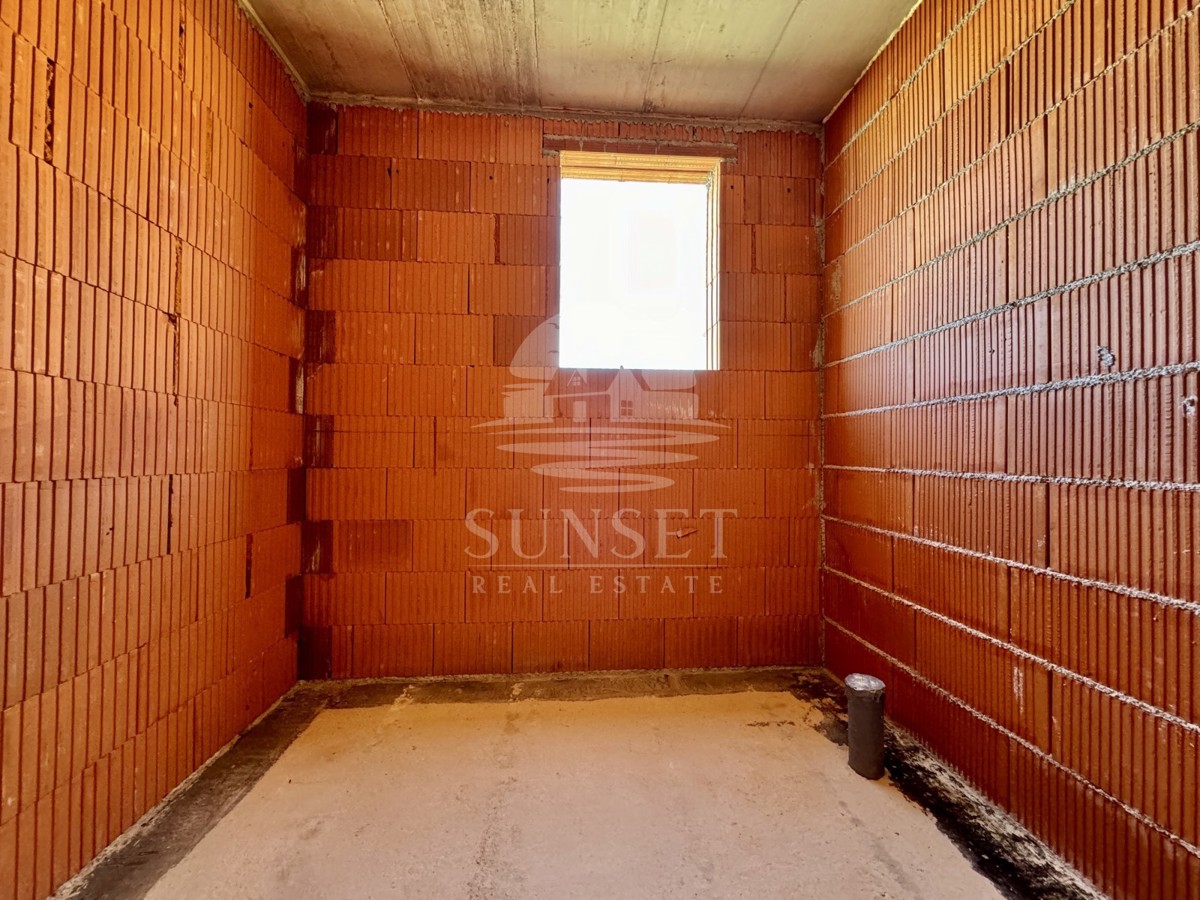 VENDITA DI UNA CASA MODERNA IN UNA ZONA TRANQUILLA