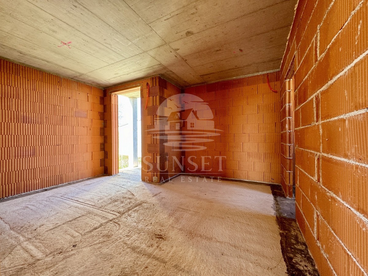 VENDITA DI UNA CASA MODERNA IN UNA ZONA TRANQUILLA