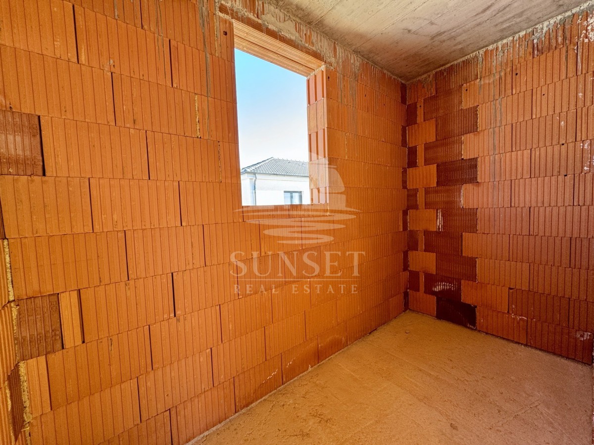 VENDITA DI UNA CASA MODERNA IN UNA ZONA TRANQUILLA