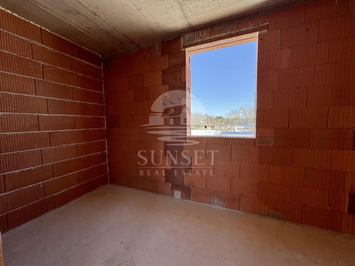 VENDITA DI UNA CASA MODERNA IN UNA ZONA TRANQUILLA