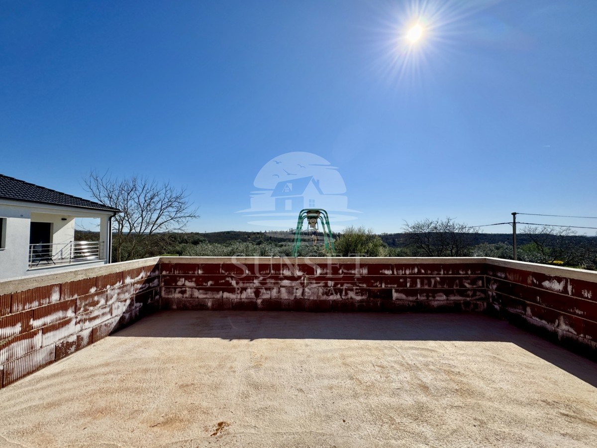 VENDITA DI UNA CASA MODERNA IN UNA ZONA TRANQUILLA