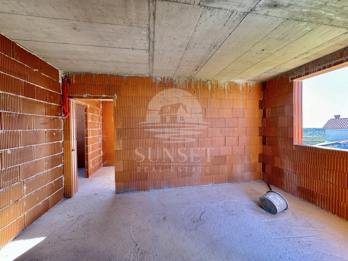 VENDITA DI UNA CASA MODERNA IN UNA ZONA TRANQUILLA