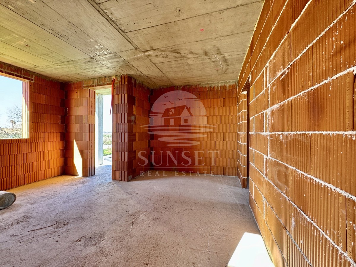 VENDITA DI UNA CASA MODERNA IN UNA ZONA TRANQUILLA