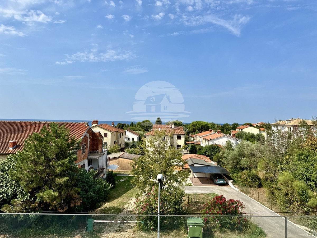 UN AMPIO APPARTAMENTO SU DUE PIANI CON UNA SPLENDIDA VISTA MARE