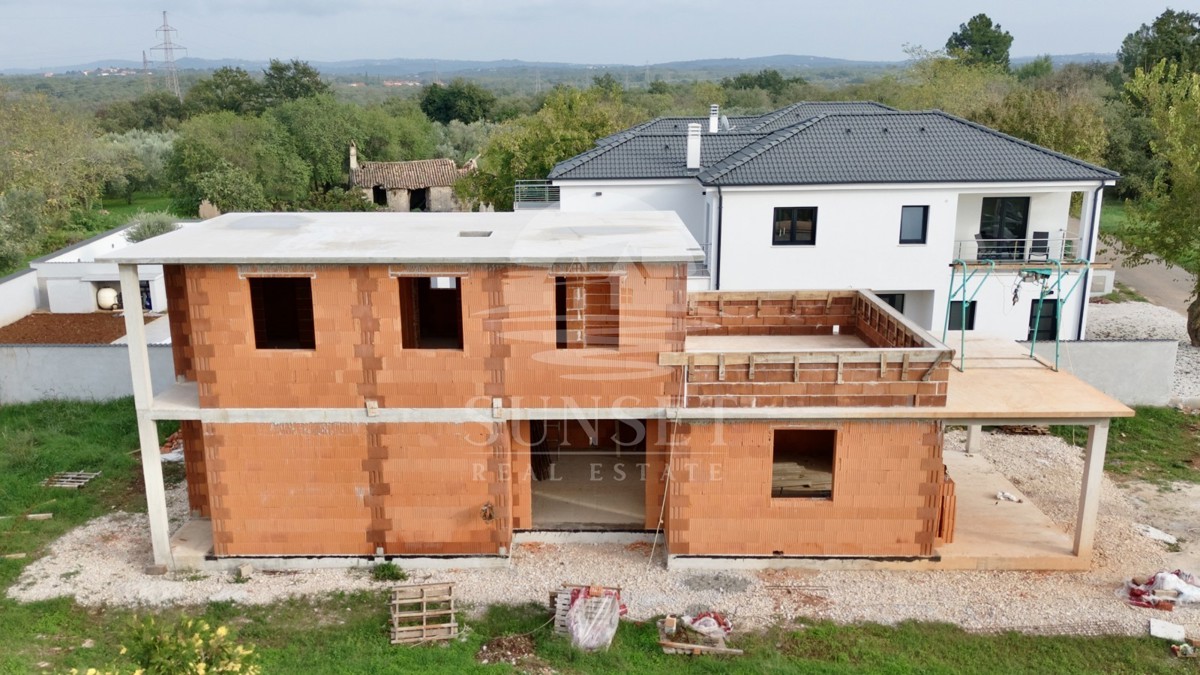 VENDITA DI UNA CASA MODERNA IN UNA ZONA TRANQUILLA