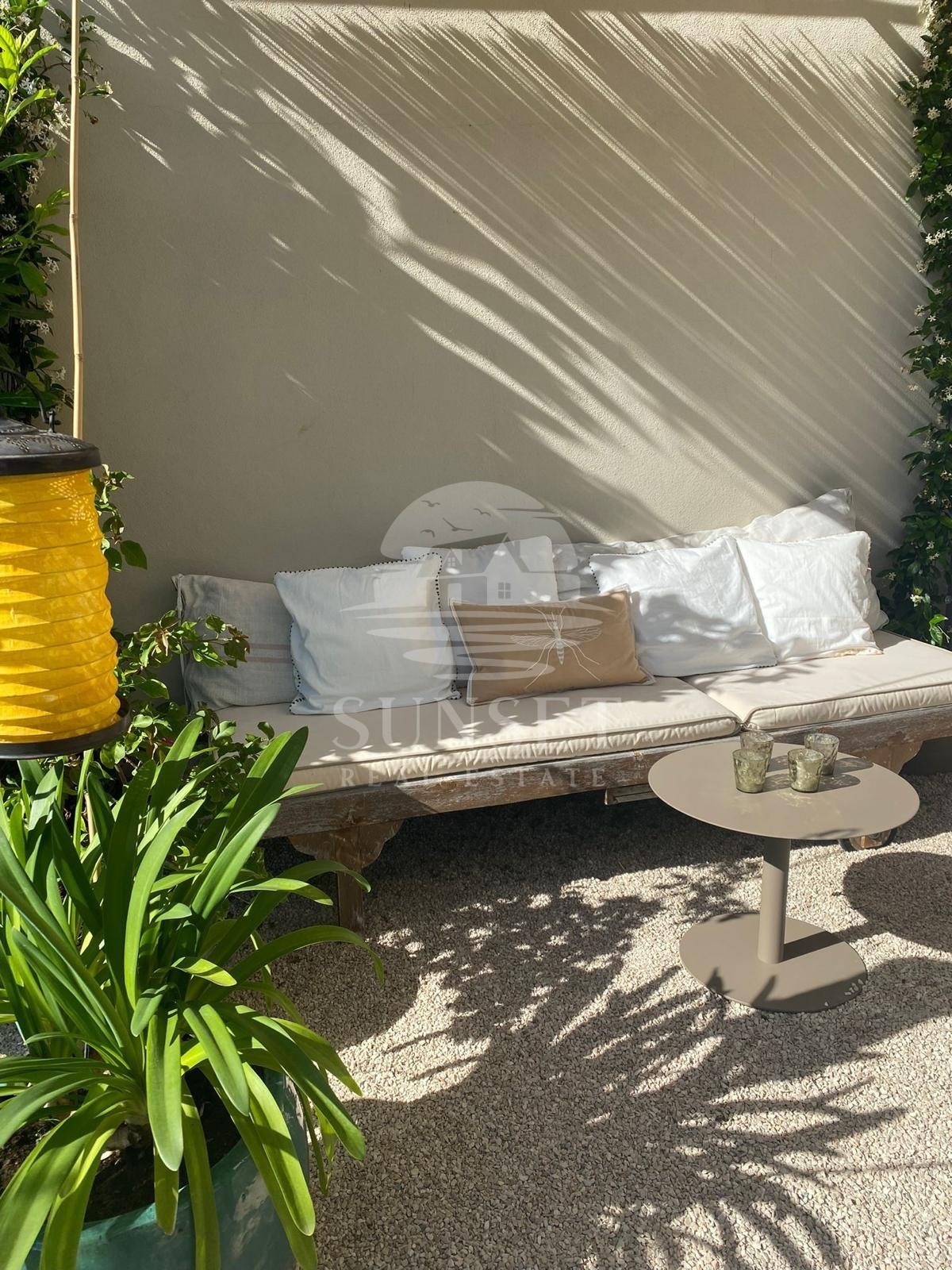 CASA COSTRUITA CON MATERIALI NATURALI E DI ALTA QUALITÀ CON VISTA MARE