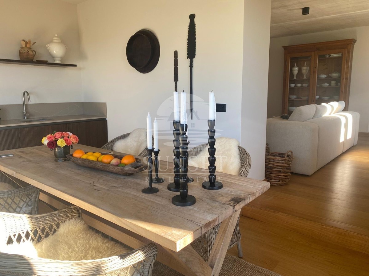 CASA COSTRUITA CON MATERIALI NATURALI E DI ALTA QUALITÀ CON VISTA MARE