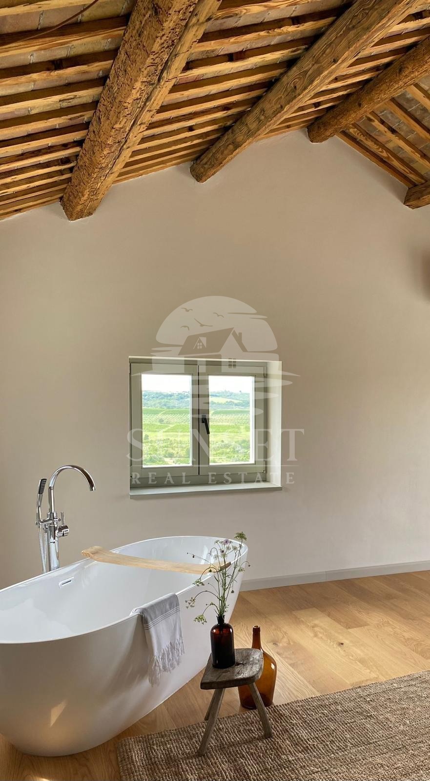 CASA COSTRUITA CON MATERIALI NATURALI E DI ALTA QUALITÀ CON VISTA MARE
