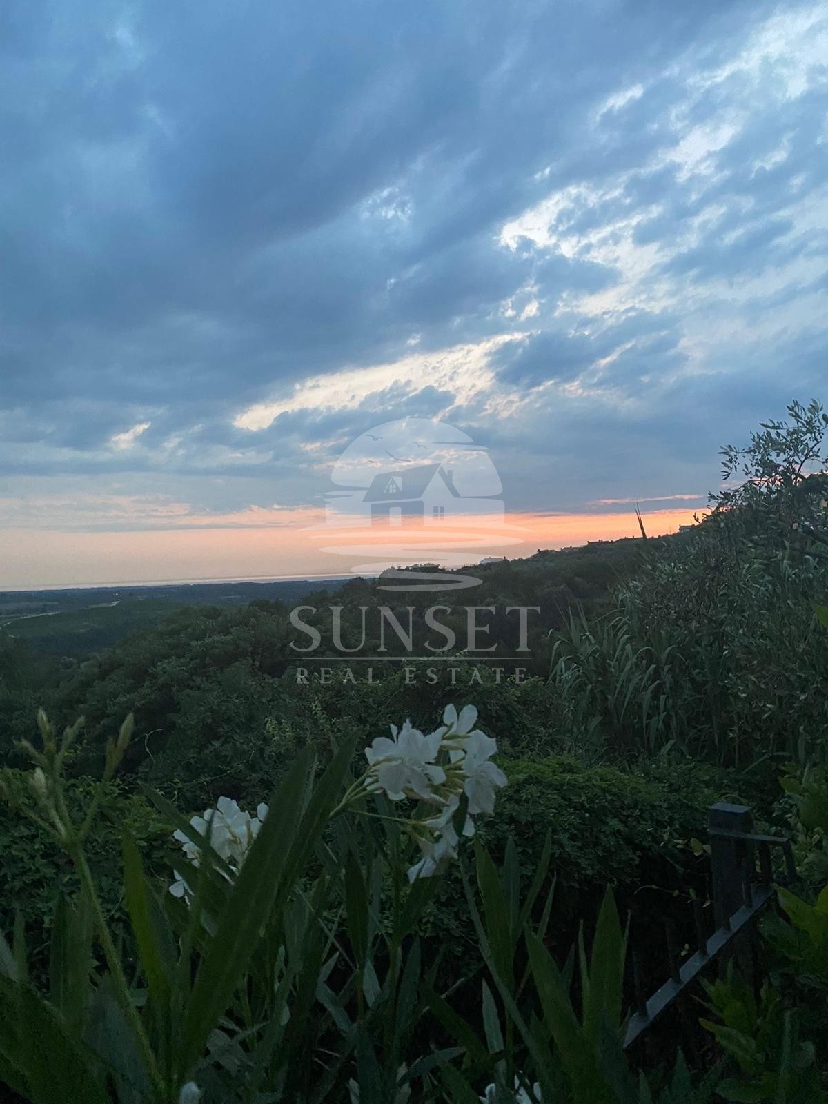 CASA COSTRUITA CON MATERIALI NATURALI E DI ALTA QUALITÀ CON VISTA MARE