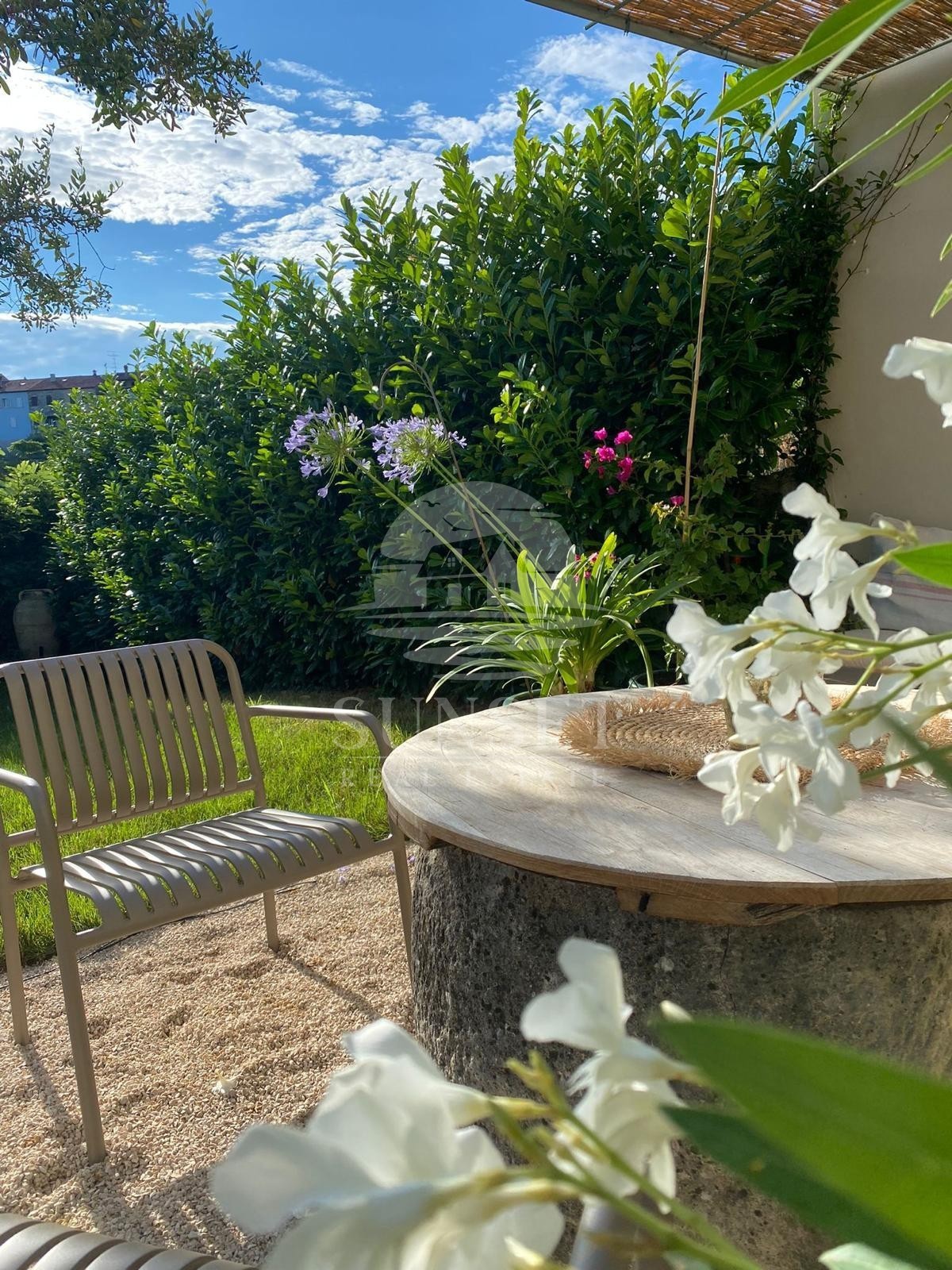 CASA COSTRUITA CON MATERIALI NATURALI E DI ALTA QUALITÀ CON VISTA MARE