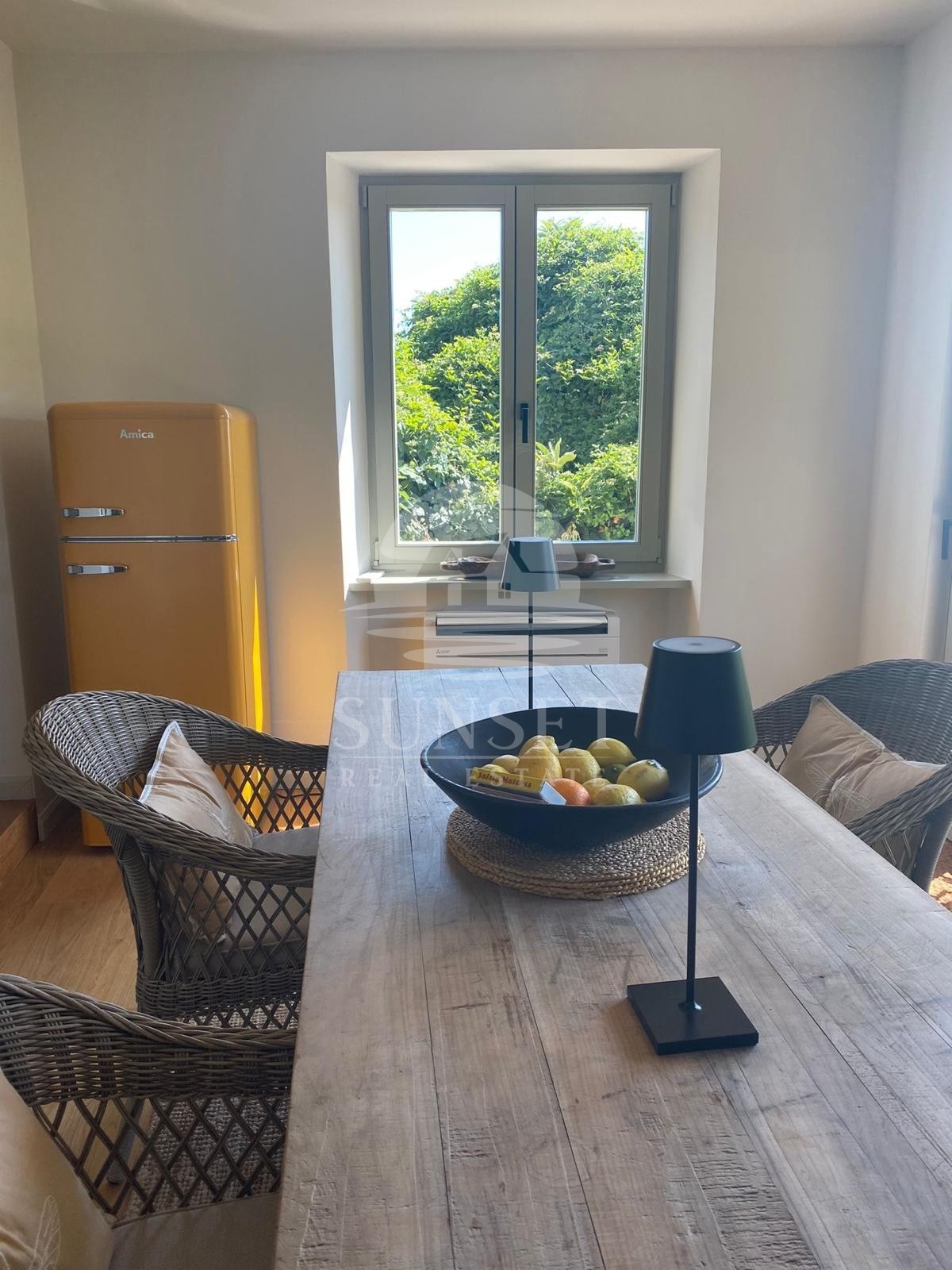 CASA COSTRUITA CON MATERIALI NATURALI E DI ALTA QUALITÀ CON VISTA MARE