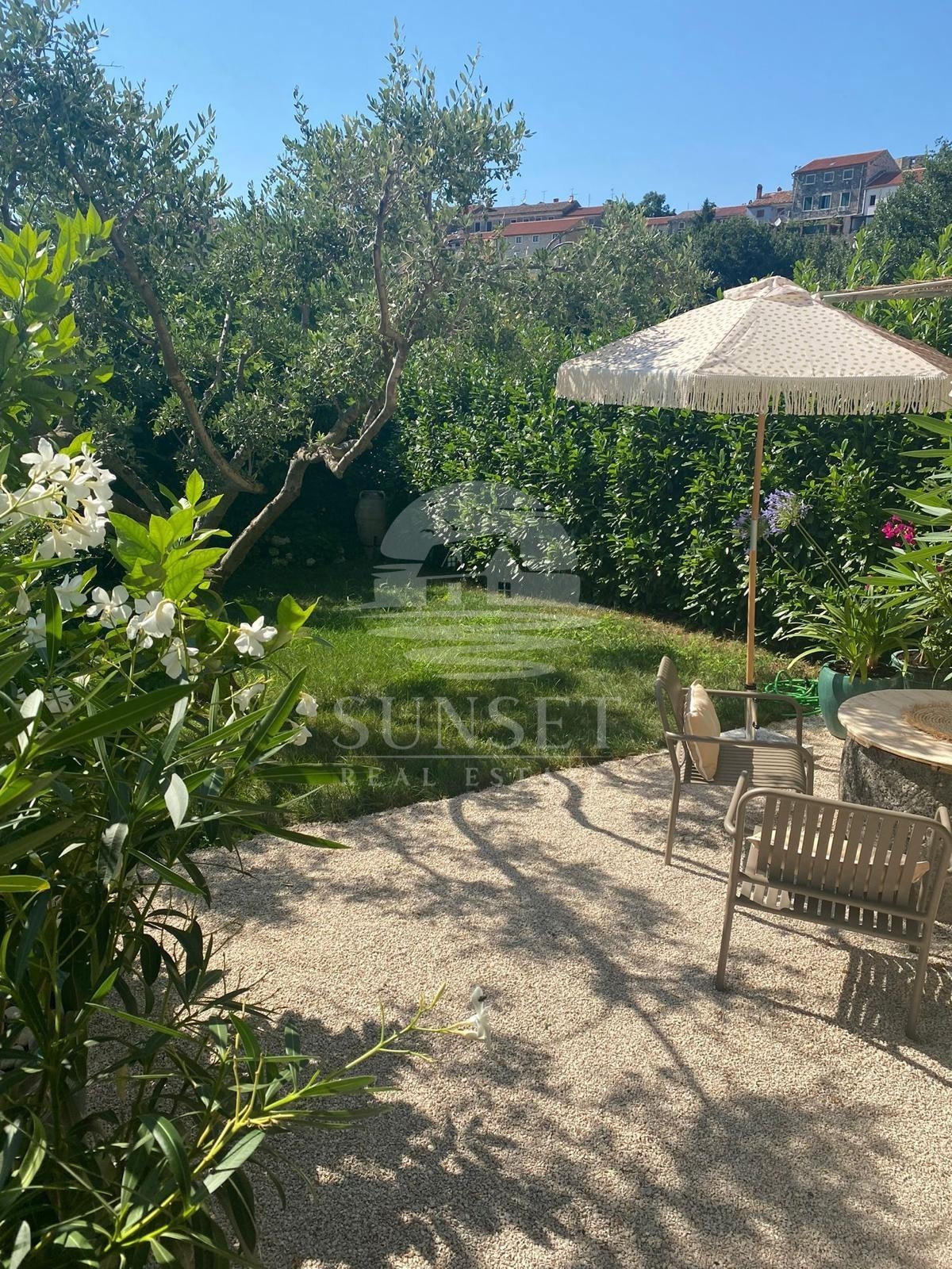 CASA COSTRUITA CON MATERIALI NATURALI E DI ALTA QUALITÀ CON VISTA MARE