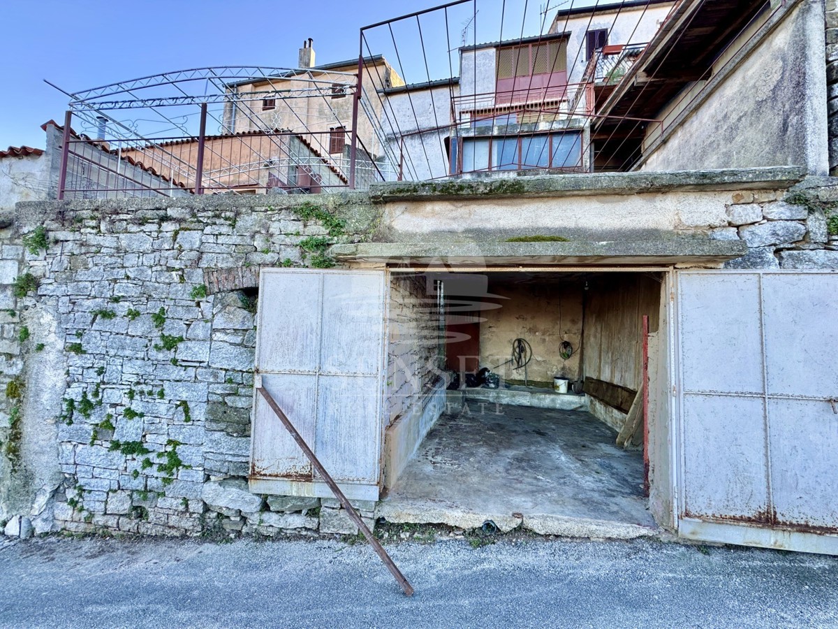 CASA CHARMOSA NEL CUORE DI BUJE CON VISTA MARE E GRANDE POTENZIALE!