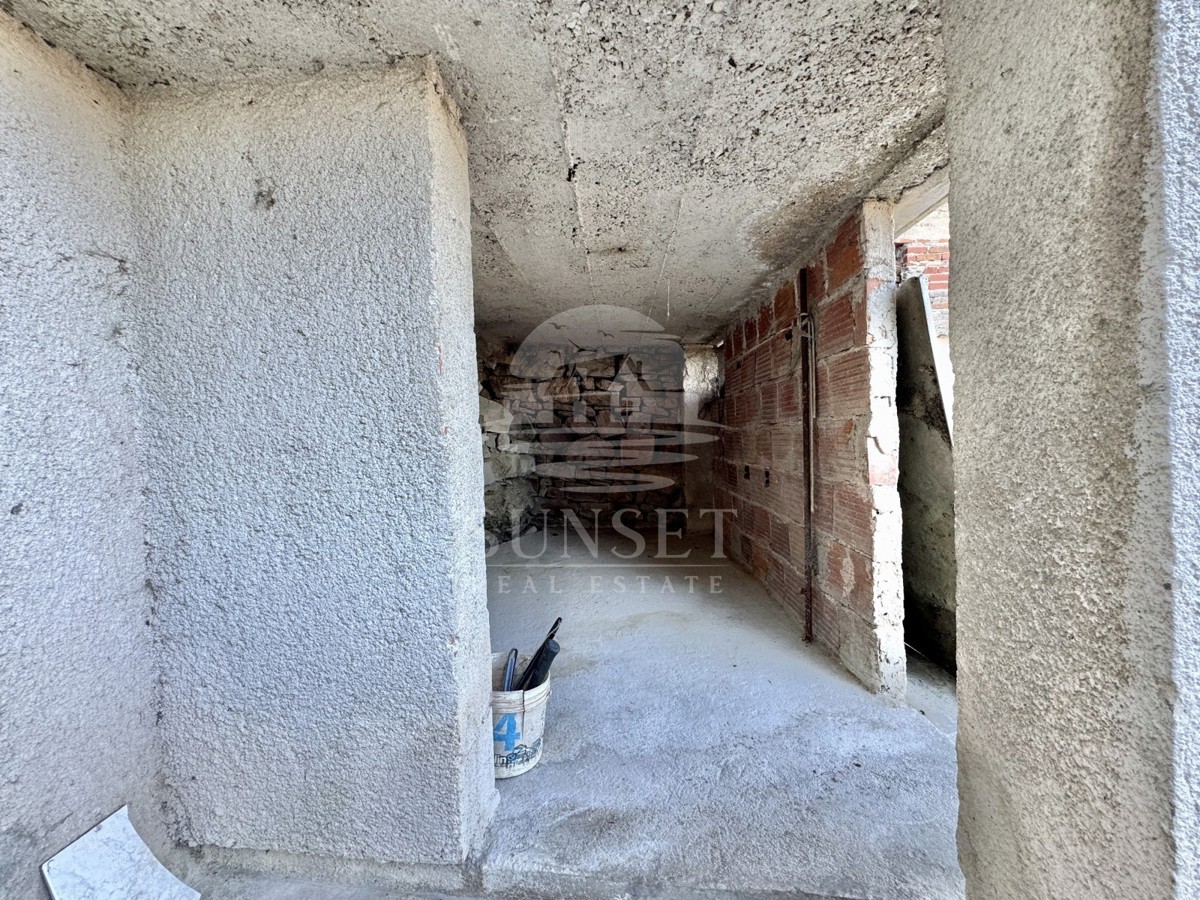 CASA CHARMOSA NEL CUORE DI BUJE CON VISTA MARE E GRANDE POTENZIALE!