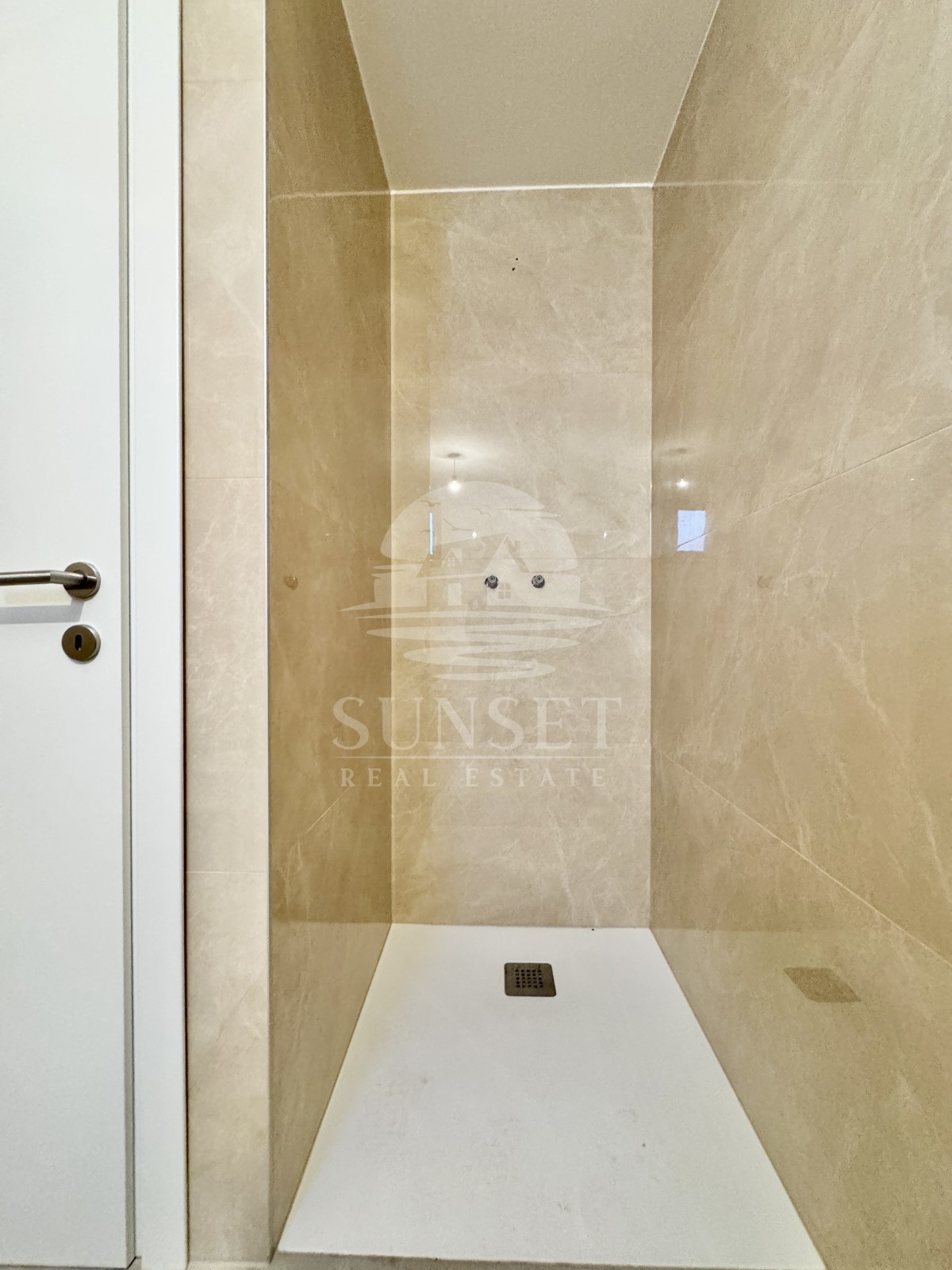 APPARTAMENTO MODERNO A SOLI 300 METRI DAL MARE (F4)