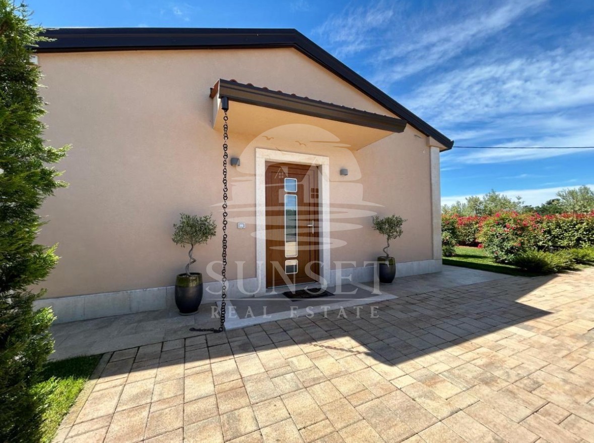 ISTRIA, NOVIGRAD – CASA MEDITERRANEA CON PISCINA