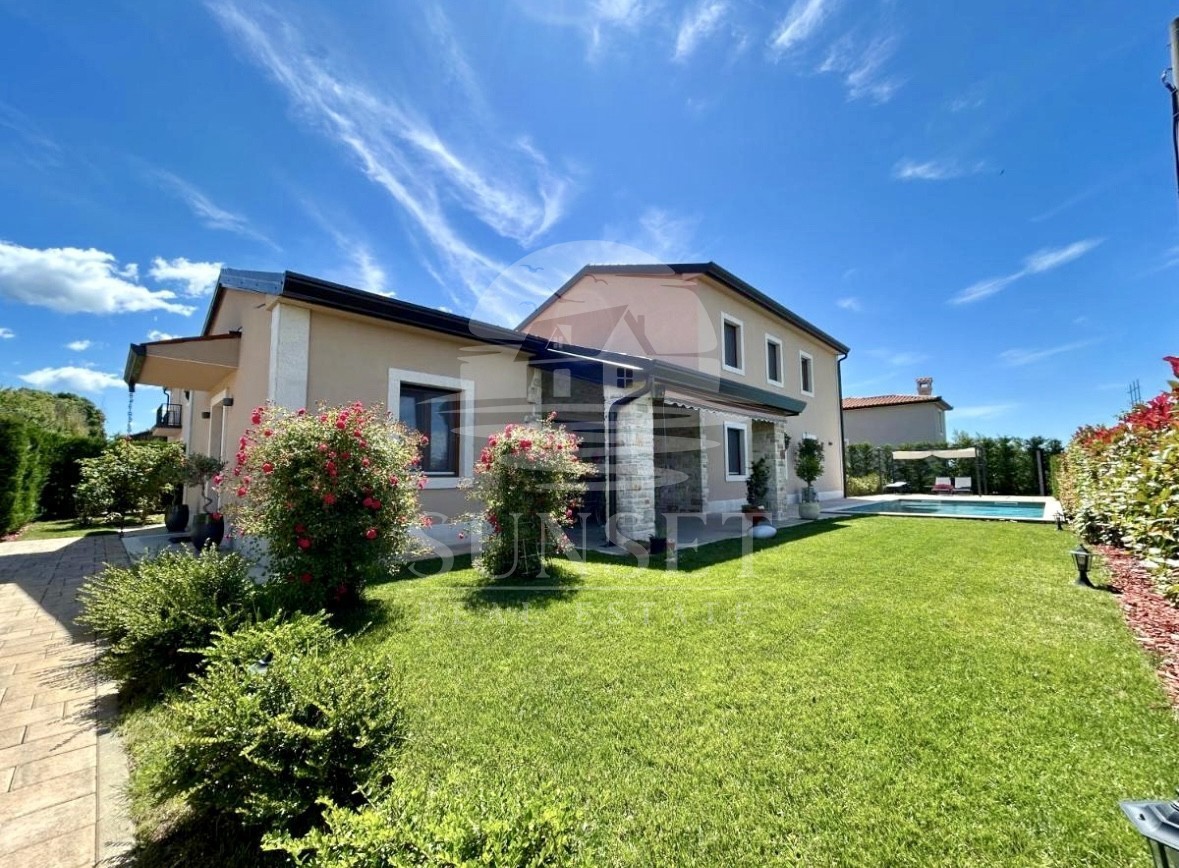 ISTRIA, NOVIGRAD – CASA MEDITERRANEA CON PISCINA