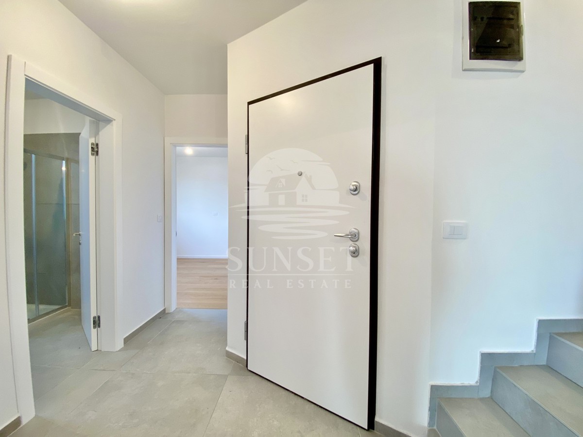 AMPIO APPARTAMENTO SU DUE LIVELLI CON VISTA MARE NELLE VICINANZE DI UMAGO