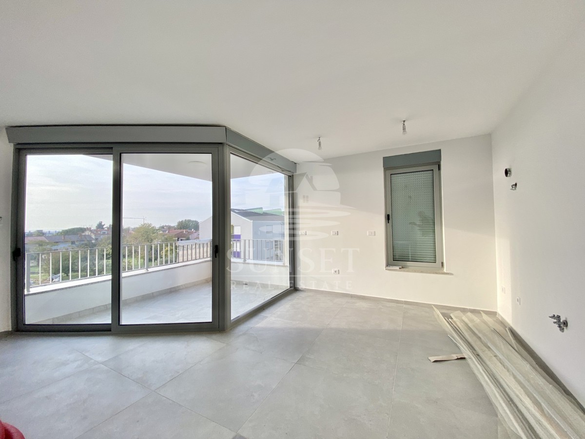 AMPIO APPARTAMENTO SU DUE LIVELLI CON VISTA MARE NELLE VICINANZE DI UMAGO