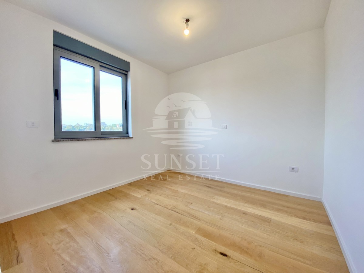 AMPIO APPARTAMENTO SU DUE LIVELLI CON VISTA MARE NELLE VICINANZE DI UMAGO