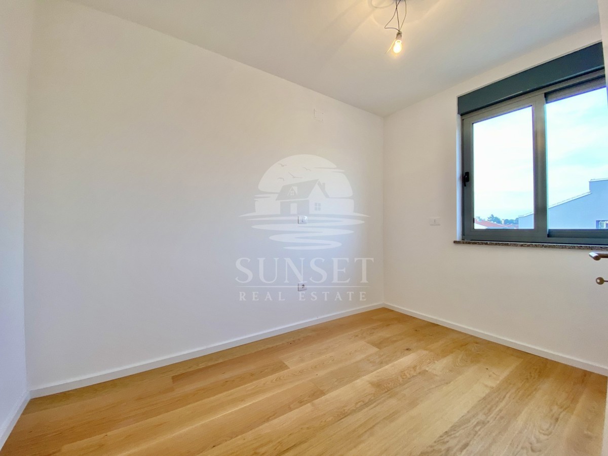 AMPIO APPARTAMENTO SU DUE LIVELLI CON VISTA MARE NELLE VICINANZE DI UMAGO