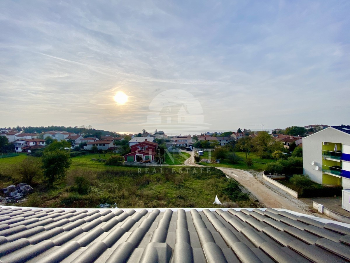 AMPIO APPARTAMENTO SU DUE LIVELLI CON VISTA MARE NELLE VICINANZE DI UMAGO