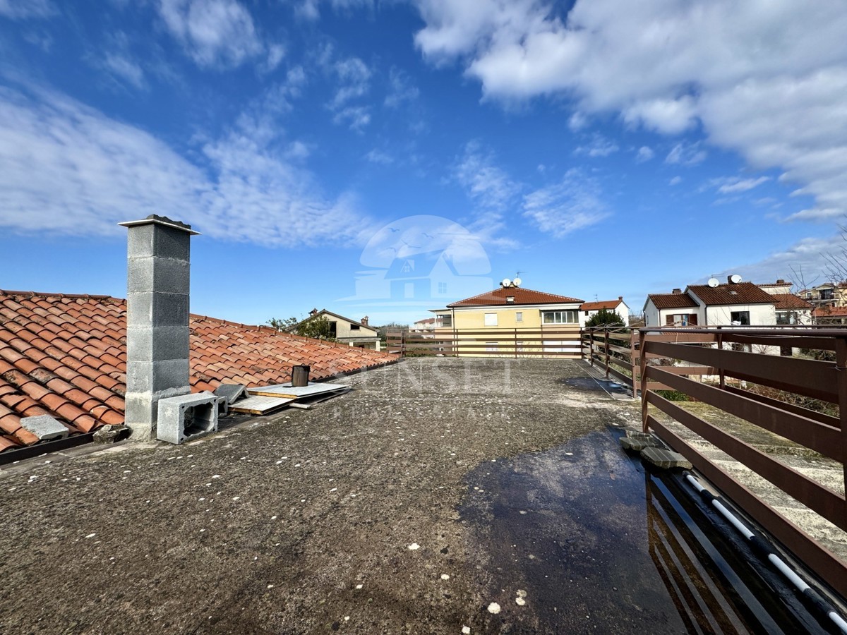 IMMOBILE SPAZIOSO CON UN AMPIO TERRENO, A SOLI POCHI PASSI DAL MARE