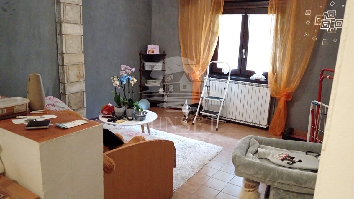 IMMOBILE SPAZIOSO CON UN AMPIO TERRENO, A SOLI POCHI PASSI DAL MARE