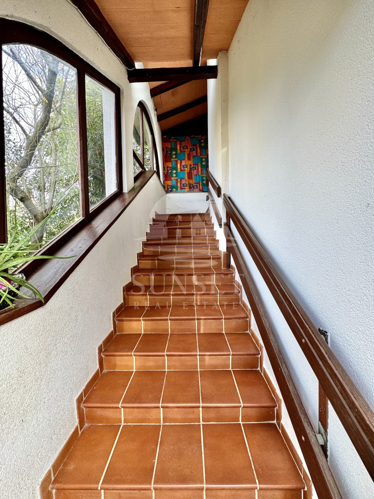 IMMOBILE SPAZIOSO CON UN AMPIO TERRENO, A SOLI POCHI PASSI DAL MARE