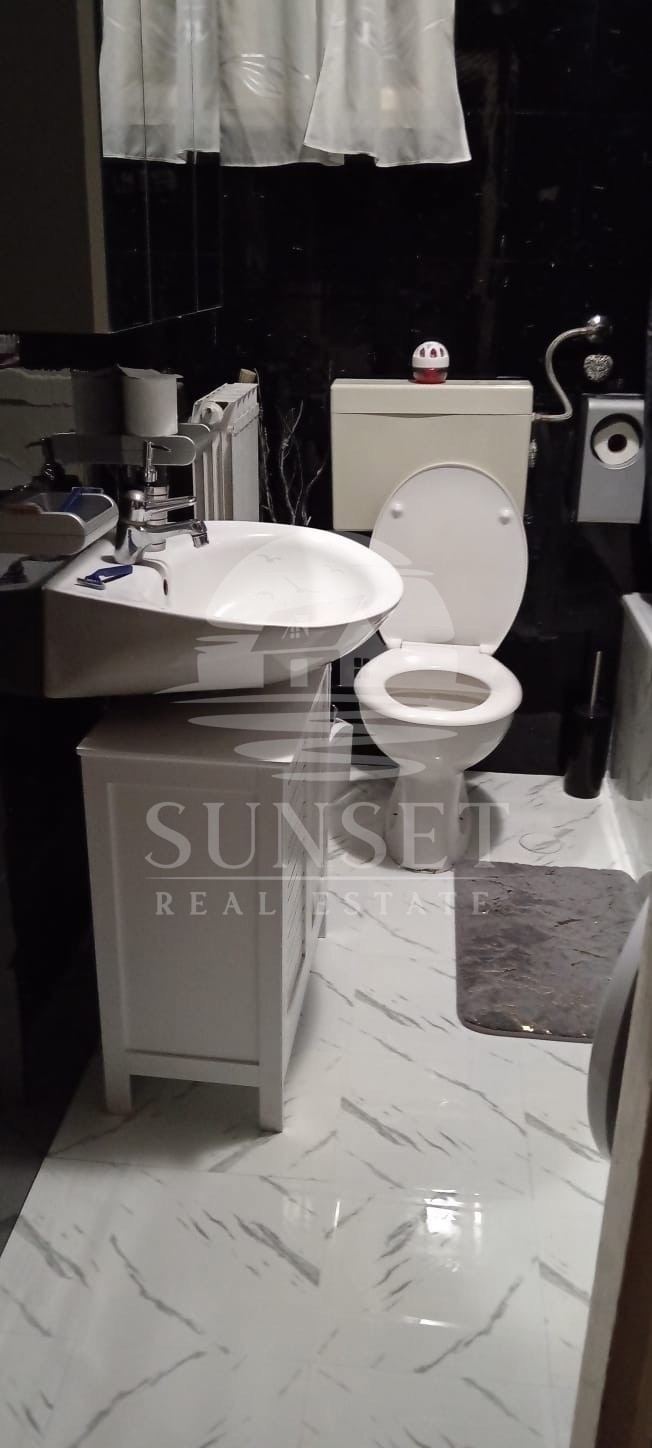 IMMOBILE SPAZIOSO CON UN AMPIO TERRENO, A SOLI POCHI PASSI DAL MARE