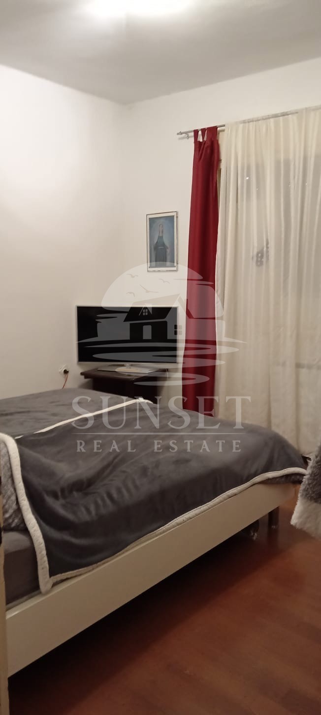 IMMOBILE SPAZIOSO CON UN AMPIO TERRENO, A SOLI POCHI PASSI DAL MARE