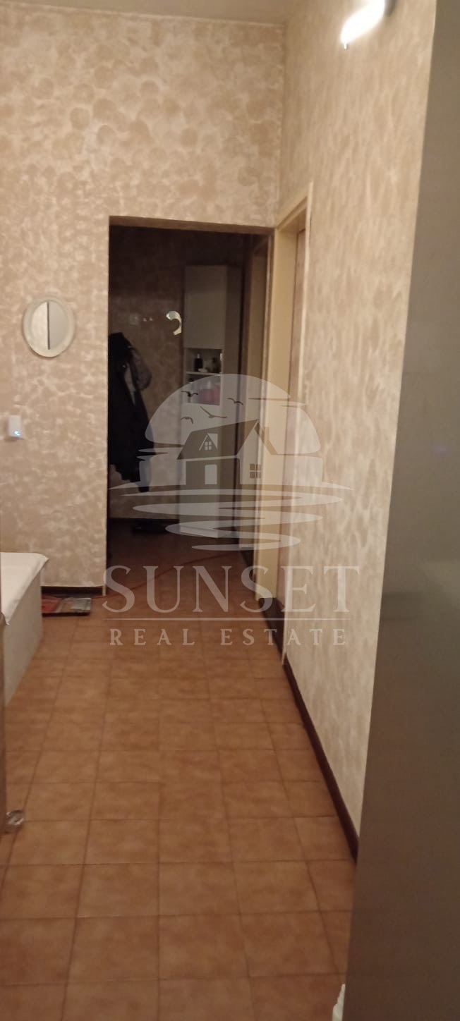 IMMOBILE SPAZIOSO CON UN AMPIO TERRENO, A SOLI POCHI PASSI DAL MARE