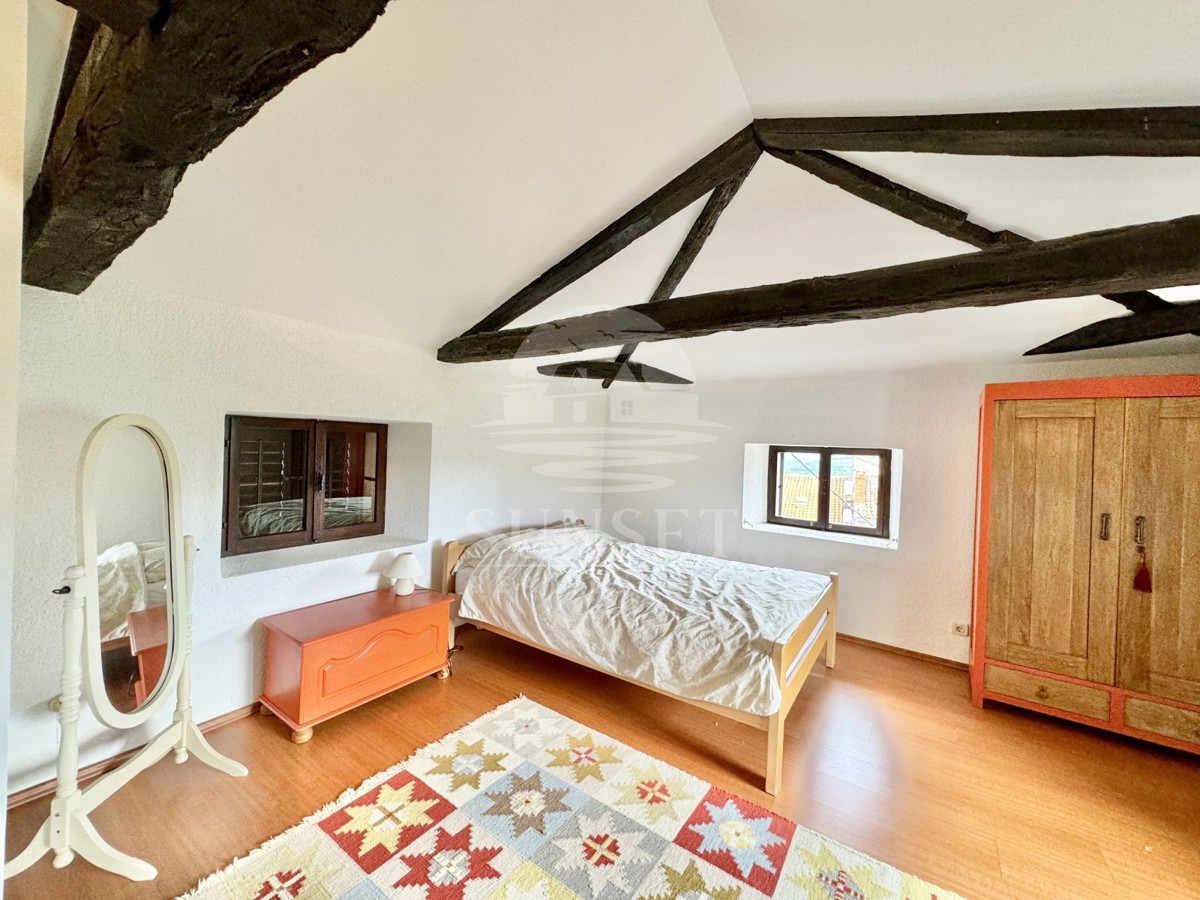 AFFASCINANTE CASA IN PIETRA ISTRIANA CON VISTA PANORAMICA