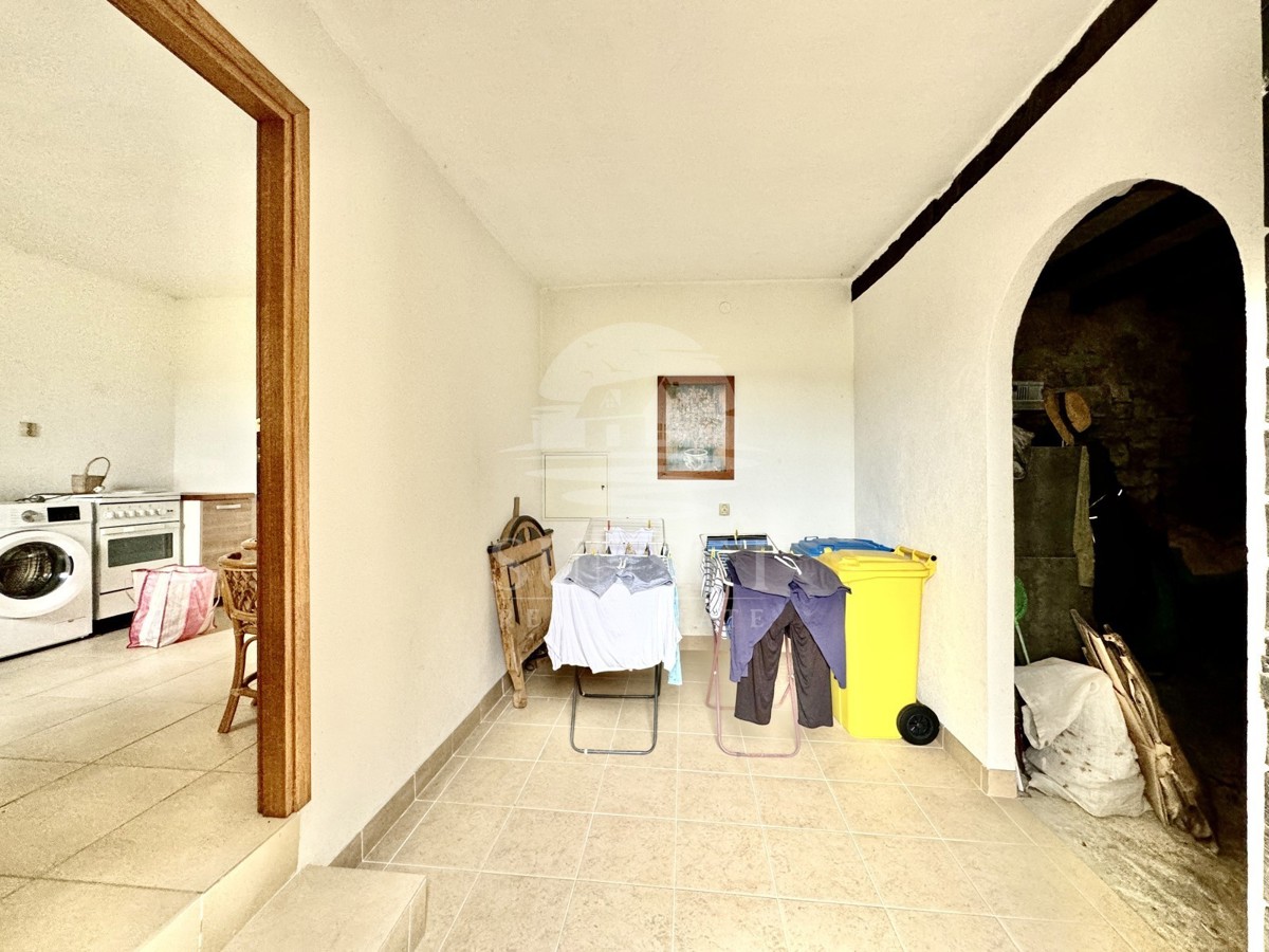 AFFASCINANTE CASA IN PIETRA ISTRIANA CON VISTA PANORAMICA