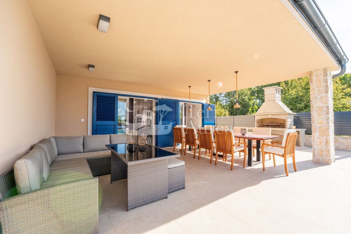 Villa Dobrinj, 320m2