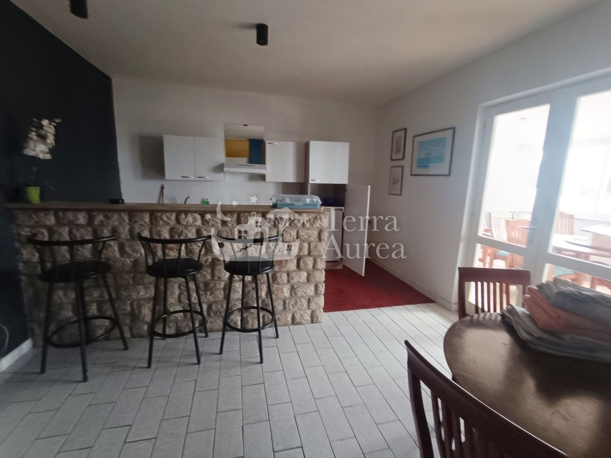 Locale commerciale Malinska, Malinska-Dubašnica, 1.084m2