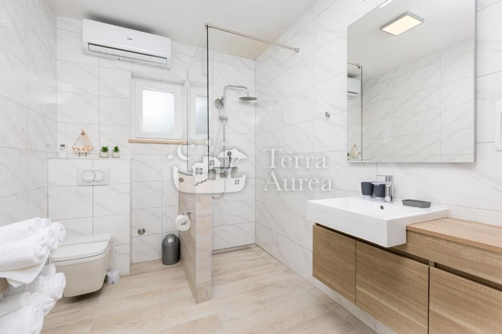 Villa Dobrinj, 250m2