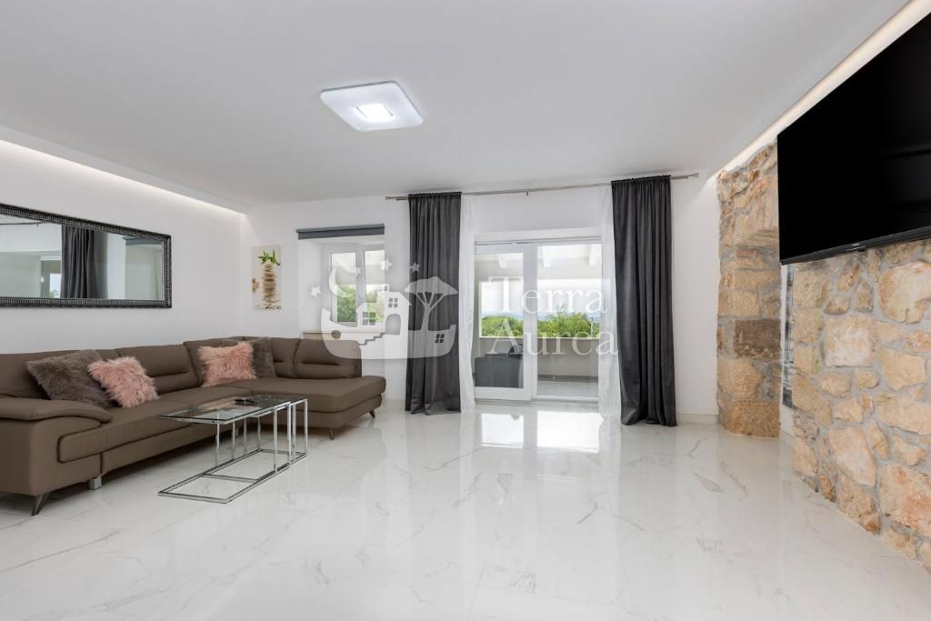 Villa Dobrinj, 250m2