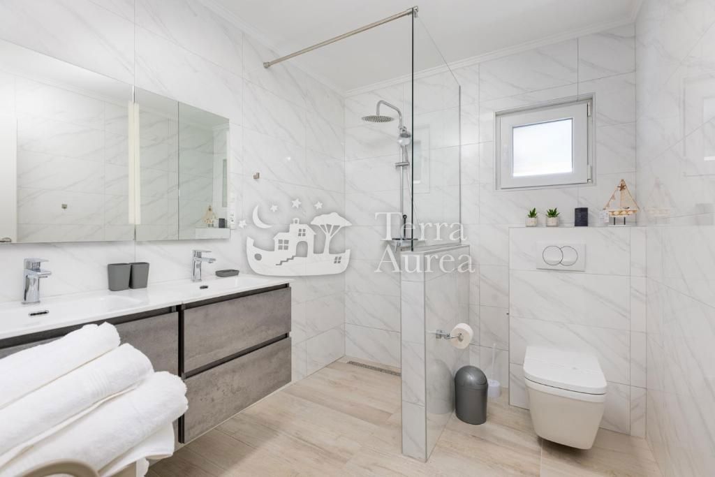 Villa Dobrinj, 250m2